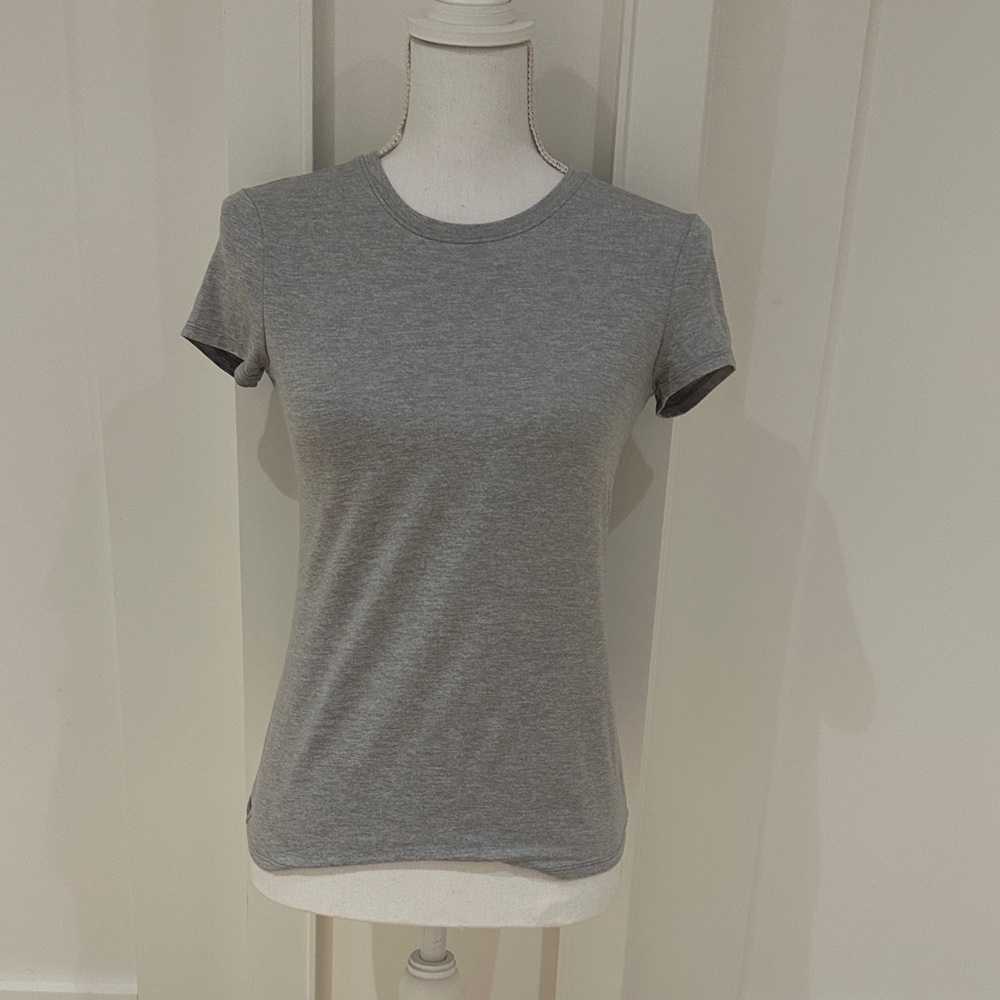 ALO Yoga Heather Gray Short Sleeve Tee